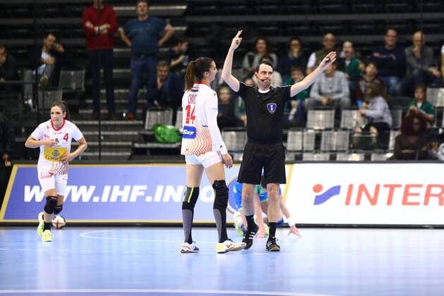 zwei Minuten Strafe fuer Elisabet Chavez Hernandez (Spanien), Spanien vs Slowenien, IHF Frauen Handball Weltmeisterschaft, 08.12.2017, Fotograf Neis Eibner Trier Copyright: xEibner-Pressefoto AlexanderxNeisx EP_ANS
