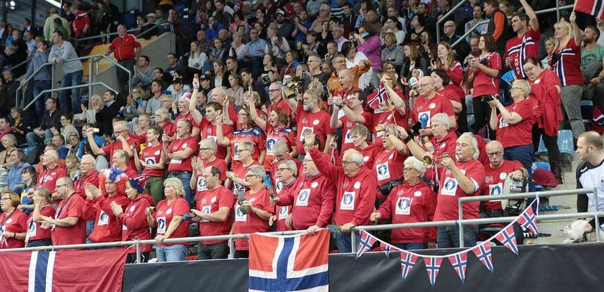 Handball, WM Damen, Norwegen - Schweden 08.12.2017, Deutschland, Bietigheim, Handball Weltmeisterschaft der Frauen: Länderspiel Norwegen vs. Schweden: Fans, Zuschauer (NOR)