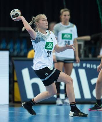 Nadja Mansson (21 GER) Vorrunde Gruppenspiel: Niederlande - Deutschland in Leipzig am 08.12.2017. Handball 23. Frauen Handball-Weltmeisterschaft in Deutschland 2017,