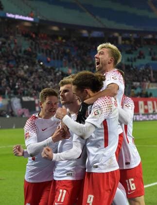 Dominik Kaiser (RB 24), Torschuetze Timo Werner (RB 11), Yussuf Poulsen (RB 9), Kevin Kampl (RB 44) jubeln nach dem 2:1 Tor beim Spiel RasenBallsport Leipzig (RB) vs FSV Mainz 05, Fussball, 1.Liga, 09.12.2017 Leipzig