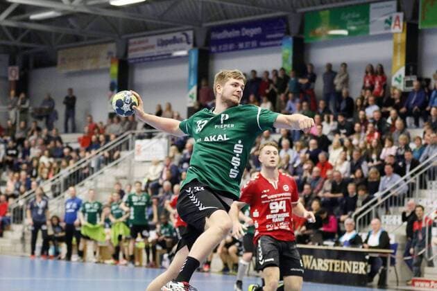 Michael Schulz (HG Saarlouis 33) im Torwurf, ASV Hamm-Westfalen vs HG Saarlouis, Handball, 2. Bundesliga, 09.12.2017, Hamm Copyright: xEibner-Pressefoto Strohdiekx EP_JSK