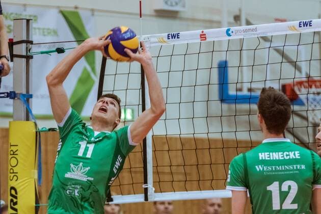 Zuspiel Theo TIMMERMANN (11 - Netzhoppers) 09.12.2017, Netzhoppers SolWo Königspark KW Bestensee - Berlin Recycling Volleys, Volleyball-Bundesliga, Punktspiel, Königs Wusterhausen, Landkost-Arena