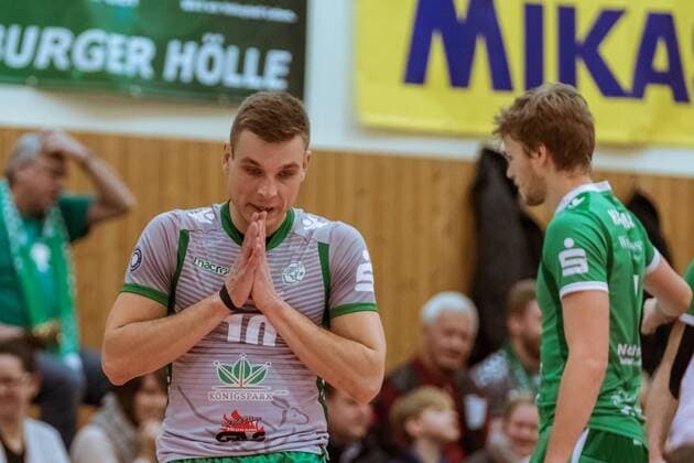 Enttäuschung Kamil RATAJCZAK (10 - Netzhoppers) und Robin HAFEMANN (7 - Netzhoppers) 09.12.2017, Netzhoppers SolWo Königspark KW Bestensee - Berlin Recycling Volleys, Volleyball-Bundesliga, Punktspiel, Königs Wusterhausen, Landkost-Arena
