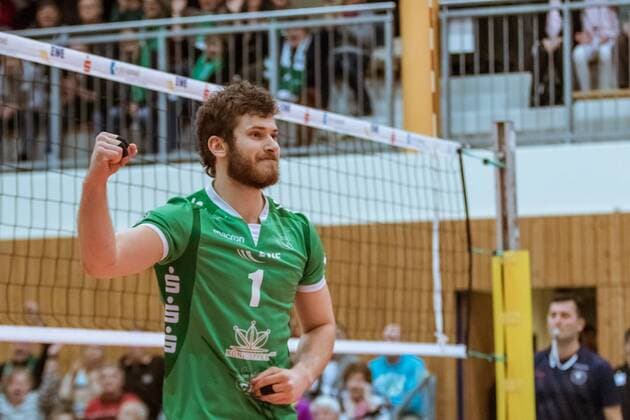 Jubel Luke Thomas A. HERR (1 - Netzhoppers) 09.12.2017, Netzhoppers SolWo Königspark KW Bestensee - Berlin Recycling Volleys, Volleyball-Bundesliga, Punktspiel, Königs Wusterhausen, Landkost-Arena