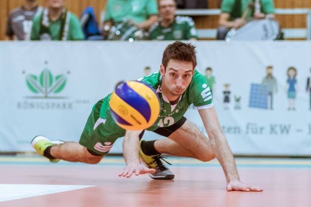 Daniel HEINECKE (12 - Netzhoppers) 09.12.2017, Netzhoppers SolWo Königspark KW Bestensee - Berlin Recycling Volleys, Volleyball-Bundesliga, Punktspiel, Königs Wusterhausen, Landkost-Arena