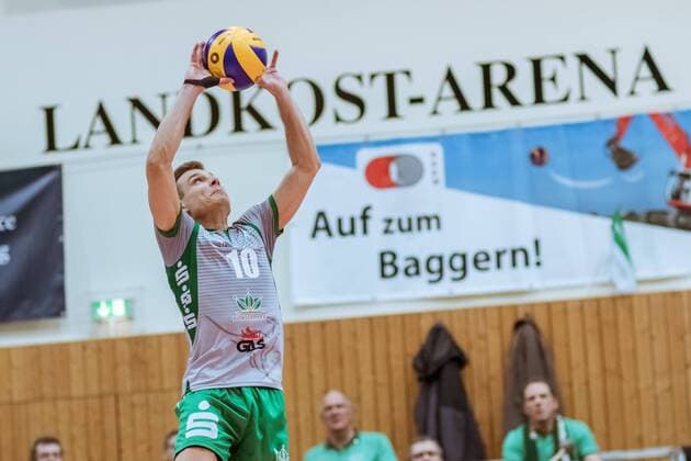 Annahme Kamil RATAJCZAK (10 - Netzhoppers) 09.12.2017, Netzhoppers SolWo Königspark KW Bestensee - Berlin Recycling Volleys, Volleyball-Bundesliga, Punktspiel, Königs Wusterhausen, Landkost-Arena