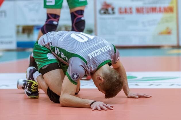 Enttäuschung Kamil RATAJCZAK (10 - Netzhoppers) 09.12.2017, Netzhoppers SolWo Königspark KW Bestensee - Berlin Recycling Volleys, Volleyball-Bundesliga, Punktspiel, Königs Wusterhausen, Landkost-Arena