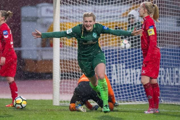 Torschützin Verena Volkmer (SV Werder Bremen, 16) mit Torjubel, Jubel, Freude über das Tor zum 2:0, Fussball, Allianz Frauen-Bundesliga, SV Werder Bremen - 1. FC Köln,