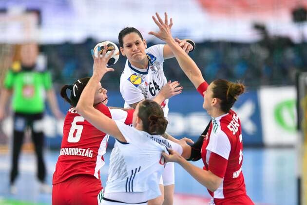 Handball, WM, Damen, Ungarn - Frankreich 2017.12.10 Lipsk Pilka Reczna Mistrzostwa Swiata Niemcy 2017 Wegry - Francja N z Alexandra Lacrabere Foto Pawel Andrachiewicz PressFocus 2017.12.10 Lipsk Handball 23rd Women s World Championship WM Weltmeisterschaft 2017 Hungary - France Alexandra Lacrabere Credit: Pawel Andrachiewicz PressFocus NEWSPIX.PL --- Newspix.pl FRANCE OUT!  20171210_PF_PA776