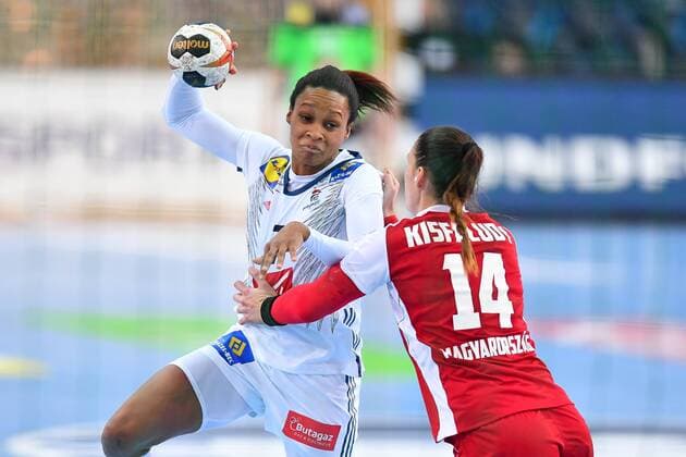 Handball, WM, Damen, Ungarn - Frankreich 2017.12.10 Lipsk Pilka Reczna Mistrzostwa Swiata Niemcy 2017 Wegry - Francja N z Allison Pineau Foto Pawel Andrachiewicz PressFocus 2017.12.10 Lipsk Handball 23rd Women s World Championship WM Weltmeisterschaft 2017 Hungary - France Allison Pineau Credit: Pawel Andrachiewicz PressFocus NEWSPIX.PL --- Newspix.pl FRANCE OUT!  20171210_PF_PA795