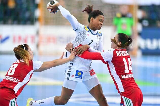 Handball, WM, Damen, Ungarn - Frankreich 2017.12.10 Lipsk Pilka Reczna Mistrzostwa Swiata Niemcy 2017 Wegry - Francja N z Allison Pineau Foto Pawel Andrachiewicz PressFocus 2017.12.10 Lipsk Handball 23rd Women s World Championship WM Weltmeisterschaft 2017 Hungary - France Allison Pineau Credit: Pawel Andrachiewicz PressFocus NEWSPIX.PL --- Newspix.pl FRANCE OUT!  20171210_PF_PA796