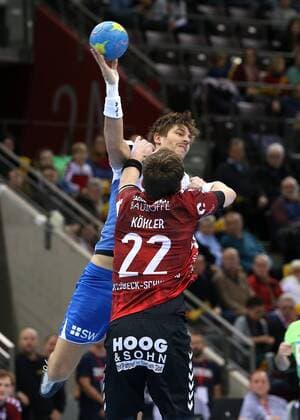 Ludwigsburg, Handball 2. Bundesliga SG BBM Bietigheim vs. VfL Lübeck Schwartau: v.l. Paco Barthe (BBM), Steffen Köhler (Lübeck)