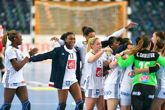 Handball, WM, Damen, Ungarn - Frankreich 2017.12.10 Lipsk Pilka Reczna Mistrzostwa Swiata Niemcy 2017 Wegry - Francja N z radosc po wygranej Foto Pawel Andrachiewicz PressFocus 2017.12.10 Lipsk Handball 23rd Women s World Championship WM Weltmeisterschaft 2017 Hungary - France radosc po wygranej Credit: Pawel Andrachiewicz PressFocus NEWSPIX.PL --- Newspix.pl FRANCE OUT!  20171210_PF_PA824