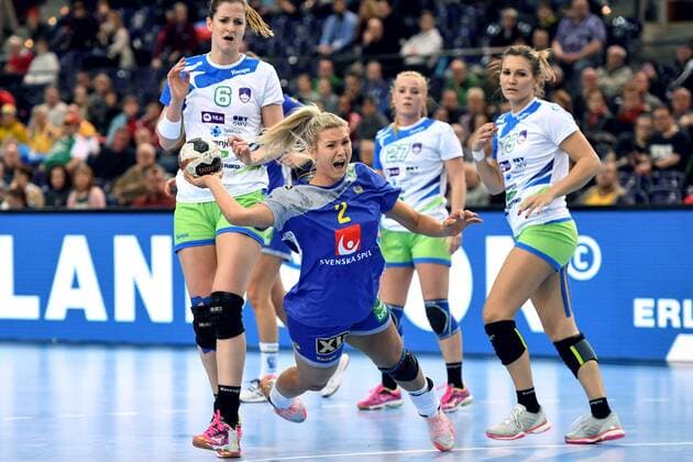Bilder des Tages - SPORT Handball, WM, Damen, Schweden - Slowenien 171210 Sveriges Ulrika Toft Hansen under attondelsfinalen mellan Sverige och Slovenien under handbolls-VM den 10 december 2017 i Leipzig. Copyright: CARLxSANDIN BB171210CS067