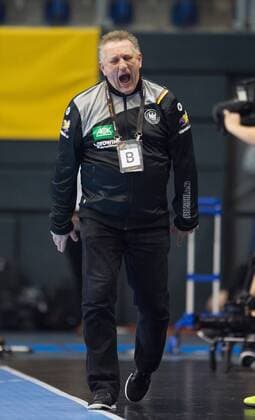 Handball, WM, Damen, Deutschland - Dänemark Cheftrainer Michael Biegler (GER) Achtelfinale: Deutschland - Daenemark in Magdeburg am 10.12.2017. Handball 23. Frauen Handball-Weltmeisterschaft in Deutschland 2017,