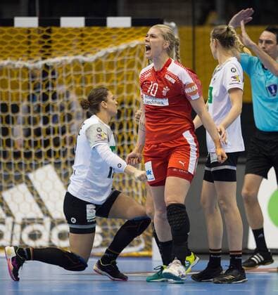 Handball, WM, Damen, Deutschland - Dänemark Kathrine Heindahl (10 DEN) jubelt. Achtelfinale: Deutschland - Daenemark in Magdeburg am 10.12.2017. Handball 23. Frauen Handball-Weltmeisterschaft in Deutschland 2017,