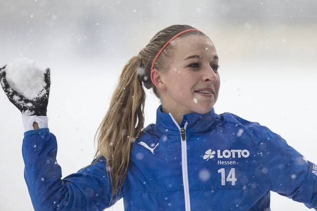Themen der Woche Bilder des Tages - SPORT Jackie Groenen (Frankfurt, 14) hat Spass bei der Schneeballschlacht. Frankfurt am Main Copyright: xRoskaritzx Eibner-Pressefotox EP_kess_rrz