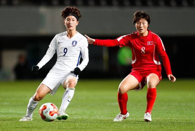 CHIBA, JAPAN - DECEMBER 11: Kang Yumi 9 of South Korea drives the ball during the EAFF E-1 Women s Football Championship between North Korea and South Korea at Fukuda Denshi Arena on December 11, 2017 in Chiba, Japan.  Copyright: xVCGx CFP111140546910 