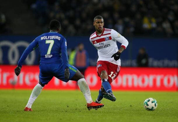 Paul-Georges Ntep (VfL Wolfsburg), Walace Souza Silva (Hamburger SV) beim Spiel zwischen Hamburger SV und VfL Wolfsburg , 09.12.2017. Hamburg Copyright: xEIBNER Selim_Sudheimerx EP_PAUSCHAL