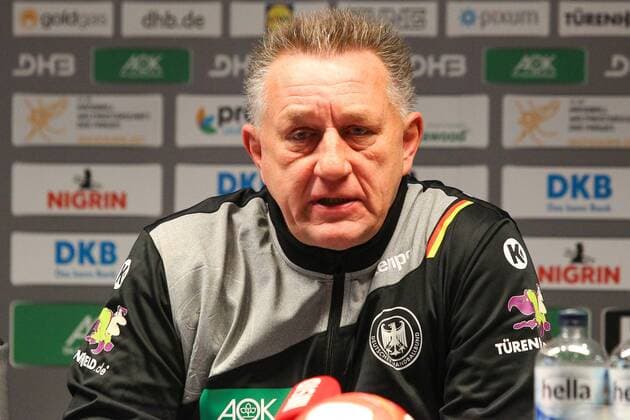 DHB-Pressekonferenz nach dem WM-Aus, 11.12.2017 23rd IHF Women s Handball World Championship WM Weltmeisterschaft Germany 2017, Round of 16, Handball Weltmeisterschaft der Frauen, Achtelfinale. Der Tag nach dem zeitigen WM-Aus Deutschlands im Achtelfinale gegen Daenemark. Pressekonferenz im Lindner Hotel Leipzig. The day after Germany exit the World Championship prematurely against Denmark. press conference PK Pressekonferenz Im Bild: Michael Biegler (Bundestrainer, Nationaltrainer, Coach).