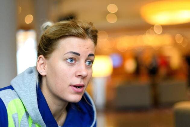 171211 Nathalie Hagman blir intervjuad pa en pressträff med det svenska landslaget under handbolls-VM den 11 december 2017 i Leipzig. Copyright: CARLxSANDIN BB171211CS006