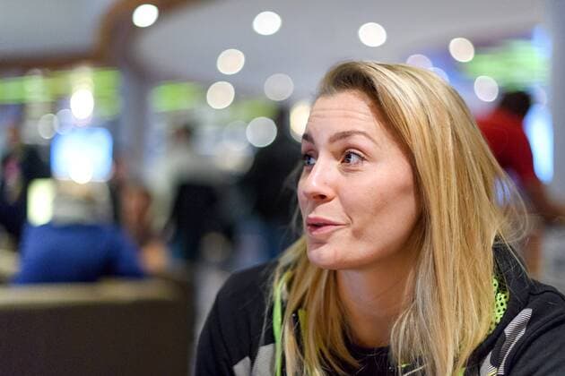 171211 Isabelle Gullden blir intervjuad pa en pressträff med det svenska landslaget under handbolls-VM den 11 december 2017 i Leipzig. Copyright: CARLxSANDIN BB171211CS011