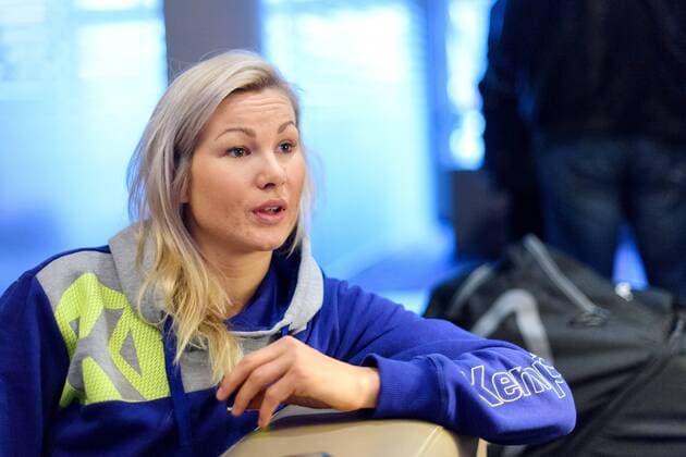 171211 Ulrika Toft Hansen blir intervjuad pa en pressträff med det svenska landslaget under handbolls-VM den 11 december 2017 i Leipzig. Copyright: CARLxSANDIN BB171211CS012