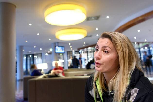 171211 Isabelle Gullden blir intervjuad pa en pressträff med det svenska landslaget under handbolls-VM den 11 december 2017 i Leipzig. Copyright: CARLxSANDIN BB171211CS014