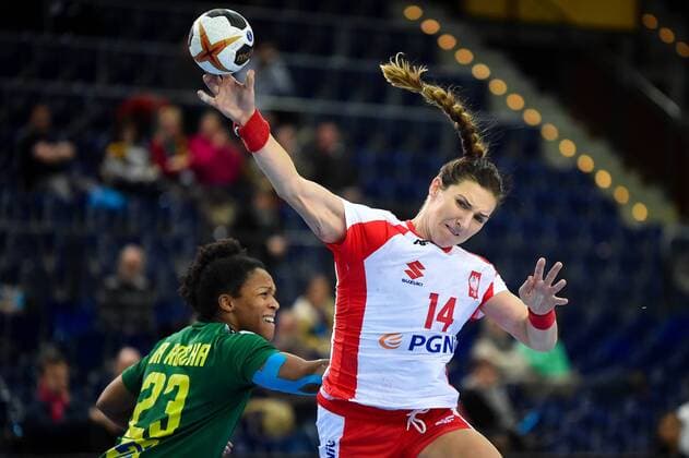 Bilder des Tages - SPORT 2017.12.11 Lipsk Pilka reczna Mistrzostwa Swiata w pilce recznej kobiet Polska - Brazylia N z Karolina Kudlacz-Gloc Foto Lukasz Laskowski PressFocus NEWSPIX.PL 2017.12.11 Leipizg IHF Women s Handball World Championship WM Weltmeisterschaft Poland v Brazil Karolina Kudlacz-Gloc Credit: Lukasz Laskowski PressFocus --- Newspix.pl  20171211_LUK_385