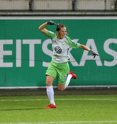 VfL vs Bayern, Frauen Wolfsburg, 11.12.2017, FUßBALL - VfL Wolfsburg vs FC Bayern München, 1. Allianz Frauen Bundesliga, Saison 2017-18. Bild zeigt: Sara Björk Gunnarsdottir (VfL Wolfsburg) jubelt nach ihrem Tor zum 2:0 Wolfsburg