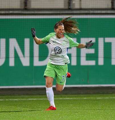 VfL vs Bayern, Frauen Wolfsburg, 11.12.2017, FUßBALL - VfL Wolfsburg vs FC Bayern München, 1. Allianz Frauen Bundesliga, Saison 2017-18. Bild zeigt: Sara Björk Gunnarsdottir (VfL Wolfsburg) jubelt nach ihrem Tor zum 2:0 Wolfsburg