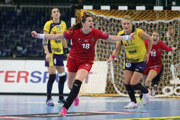 Bilder des Tages - SPORT Rumänien - Tschechien Handball Frauen WM Leipzig, 11.12.2017, Arena Leipzig, Weltmeisterschaft 2017, Handball Frauen Achtelfinale. , Rumänien (ROU) vs Tschechien (CZE) 27:28 (17:14) , Im Bild: Iveta LUZUMOVA (18, Tschechien) jubelt nach dem Siegtor ,