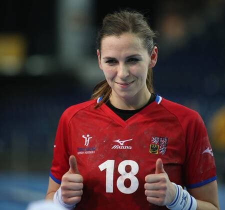 Rumänien - Tschechien Handball Frauen WM Leipzig, 11.12.2017, Arena Leipzig, Weltmeisterschaft 2017, Handball Frauen Achtelfinale. , Rumänien (ROU) vs Tschechien (CZE) 27:28 (17:14) , Im Bild: Iveta LUZUMOVA (18, Tschechien) nach dem Sieg ,