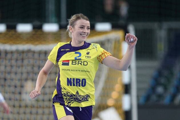 Rumänien - Tschechien Handball Frauen WM Leipzig, 11.12.2017, Arena Leipzig, Weltmeisterschaft 2017, Handball Frauen Achtelfinale. , Rumänien (ROU) vs Tschechien (CZE) , Im Bild: Aneta UDRISTIOIU (2, Rumänien) jubelt ,