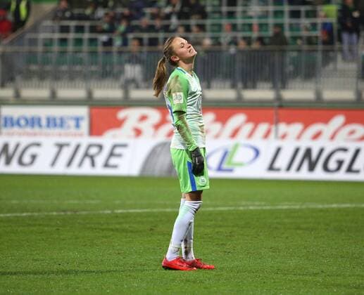 VfL vs Bayern, Frauen Wolfsburg, 11.12.2017, FUßBALL - VfL Wolfsburg vs FC Bayern München, 1. Allianz Frauen Bundesliga, Saison 2017-18. Bild zeigt: Caroline Graham Hansen (VfL Wolfsburg) Wolfsburg