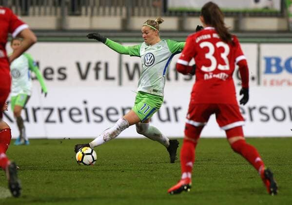 VfL vs Bayern, Frauen Wolfsburg, 11.12.2017, FUßBALL - VfL Wolfsburg vs FC Bayern München, 1. Allianz Frauen Bundesliga, Saison 2017-18. Bild zeigt: Alexandra Popp (VfL Wolfsburg) Wolfsburg