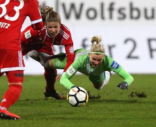 VfL vs Bayern, Frauen Wolfsburg, 11.12.2017, FUßBALL - VfL Wolfsburg vs FC Bayern München, 1. Allianz Frauen Bundesliga, Saison 2017-18. Bild zeigt: Alexandra Popp (VfL Wolfsburg) Wolfsburg