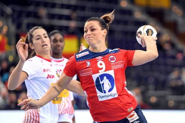 171211 Norges Nora Mork under attondelsfinalen mellan Spanien och Norge under handbolls-VM den 11 december 2017 i Leipzig. Copyright: CARLxSANDIN BB171211CS061