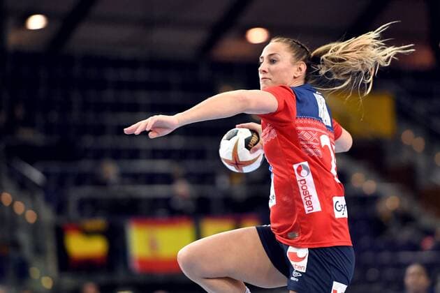 171211 Norges Camilla Herrem under attondelsfinalen mellan Spanien och Norge under handbolls-VM den 11 december 2017 i Leipzig. Copyright: CARLxSANDIN BB171211CS063