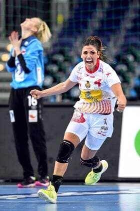 171211 Spaniens Carmen Martin Berenguer jublar under attondelsfinalen mellan Spanien och Norge under handbolls-VM den 11 december 2017 i Leipzig. Copyright: CARLxSANDIN BB171211CS073