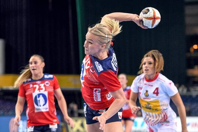 171211 Norges Stine Bredal Oftedal under attondelsfinalen mellan Spanien och Norge under handbolls-VM den 11 december 2017 i Leipzig. Copyright: CARLxSANDIN BB171211CS075