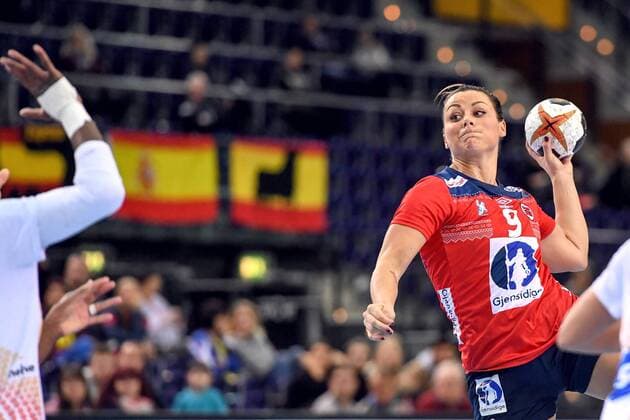 171211 Norges Nora Mork under attondelsfinalen mellan Spanien och Norge under handbolls-VM den 11 december 2017 i Leipzig. Copyright: CARLxSANDIN BB171211CS077