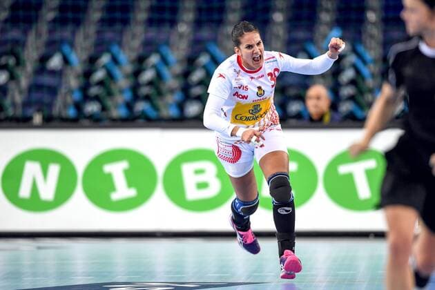 171211 Spaniens Almudena Rodriguez Rodriguez jublar under attondelsfinalen mellan Spanien och Norge under handbolls-VM den 11 december 2017 i Leipzig. Copyright: CARLxSANDIN BB171211CS081