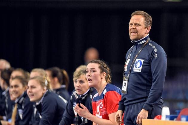 171211 Norges förbundskapten Thorir Hergeirsson under attondelsfinalen mellan Spanien och Norge under handbolls-VM den 11 december 2017 i Leipzig. Copyright: CARLxSANDIN BB171211CS083