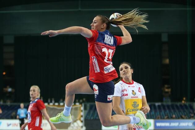 Spanien - Norwegen Handball Frauen WM Leipzig, 11.12.2017, Arena Leipzig, Weltmeisterschaft 2017, Handball Frauen Achtelfinale. , Spanien (ESP) vs Norwegen (NOR) , Im Bild: Marit Rosberg JACOBSEN (27, Norwegen) ,