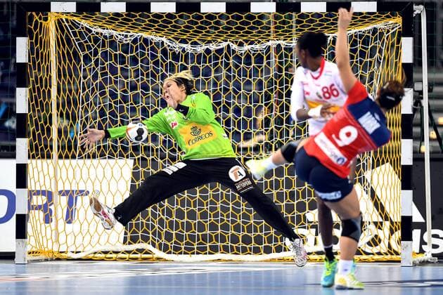 171211 Spaniens malvakt Darly Zoqbi de Paula under attondelsfinalen mellan Spanien och Norge under handbolls-VM den 11 december 2017 i Leipzig. Copyright: CARLxSANDIN BB171211CS095