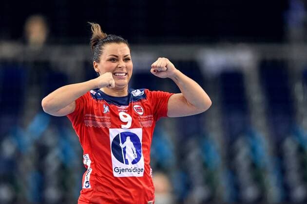 171211 Norges Nora Mork jublar under attondelsfinalen mellan Spanien och Norge under handbolls-VM den 11 december 2017 i Leipzig. Copyright: CARLxSANDIN BB171211CS107