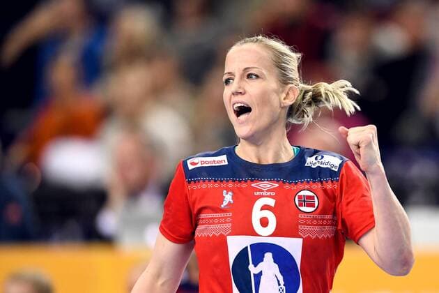 171211 Norges Heidi Loke jublar under attondelsfinalen mellan Spanien och Norge under handbolls-VM den 11 december 2017 i Leipzig. Copyright: CARLxSANDIN BB171211CS112