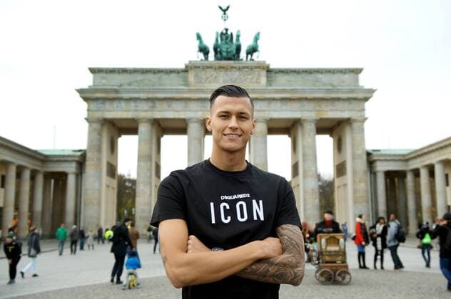 Fussball Berlin 14.11.2017 Hertha BSC BRANDENBURGER TOR Pariser Platz Davie SELKE Hertha BSC