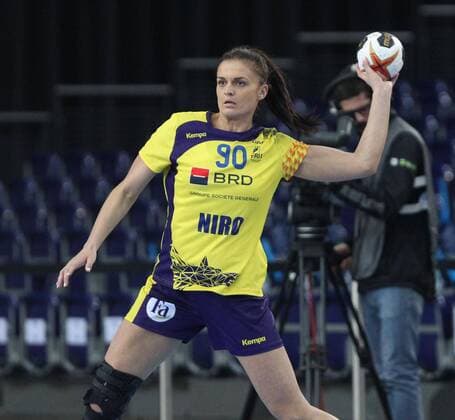Leipzig, 11.12.2017, Arena Leipzig, Weltmeisterschaft 2017, Handball Frauen Achtelfinale. , Rumänien (ROU) vs Tschechien (CZE) 27:28 (17:14) , Im Bild: Ana-Maria DRAGUT (90, Rumänien) ,